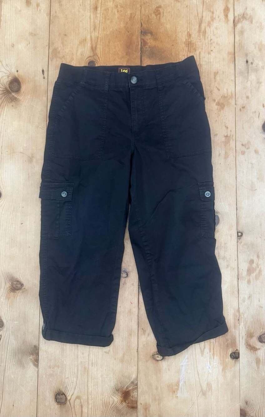 Lee Women's Black Cargo Capri Pants Size 10 Medium
